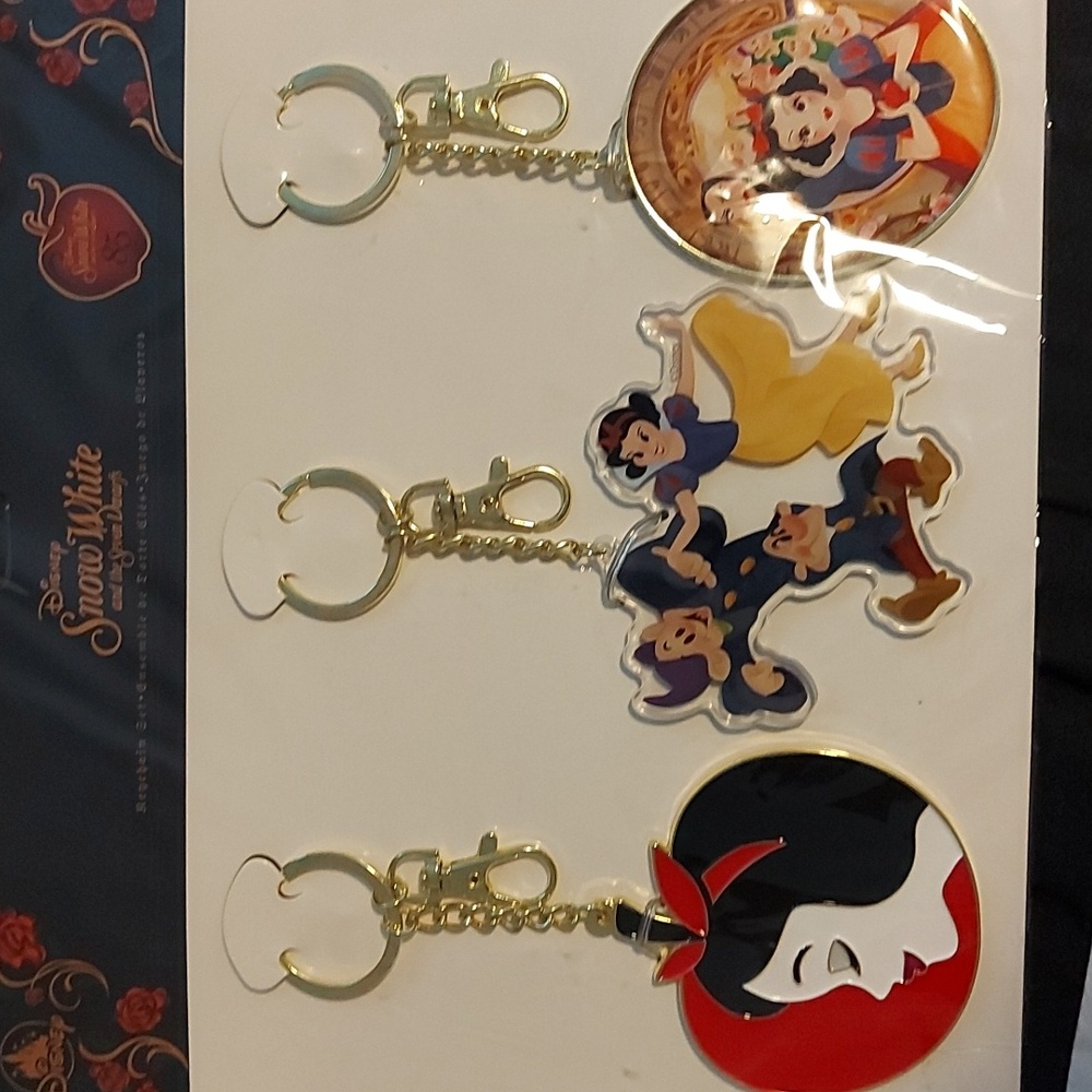Disney amazing Znow White key chains